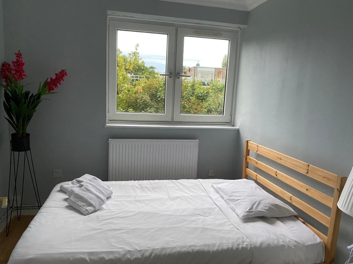 Cosy 3 Bed Flat Ideal For Trips To Лондон Екстериор снимка