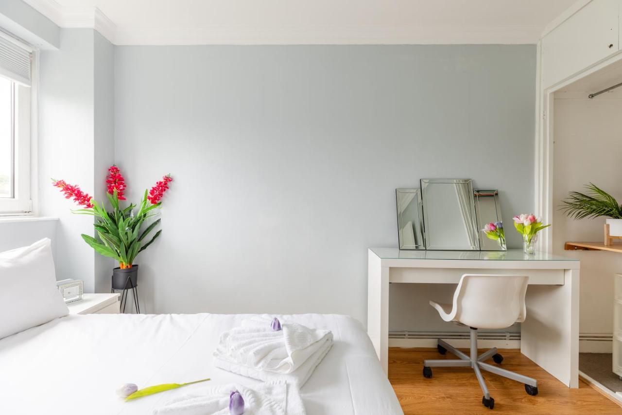 Cosy 3 Bed Flat Ideal For Trips To Лондон Екстериор снимка