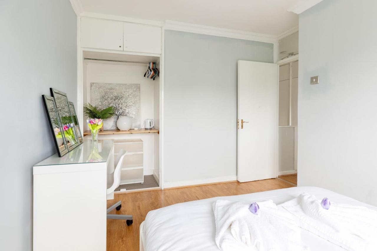 Cosy 3 Bed Flat Ideal For Trips To Лондон Екстериор снимка