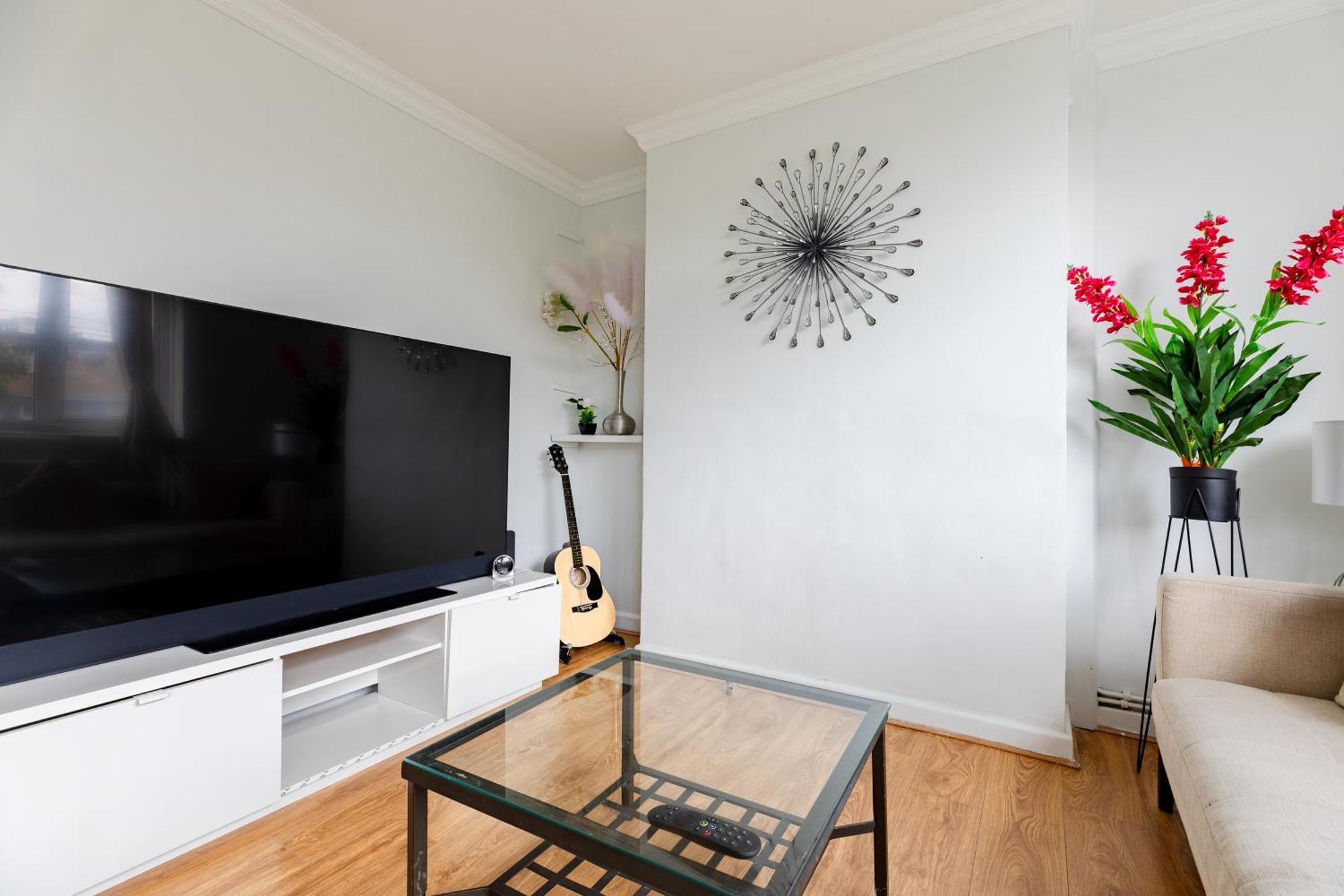 Cosy 3 Bed Flat Ideal For Trips To Лондон Екстериор снимка