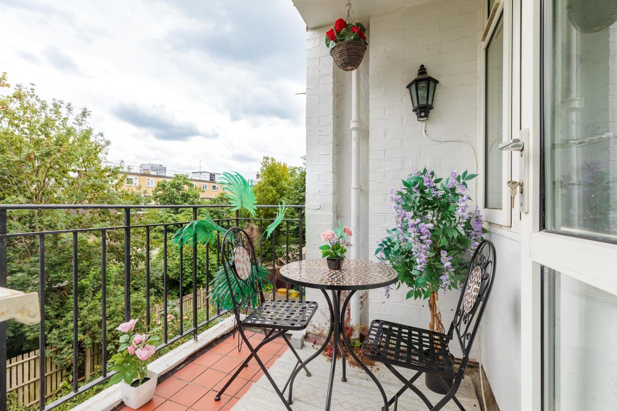 Cosy 3 Bed Flat Ideal For Trips To Лондон Екстериор снимка