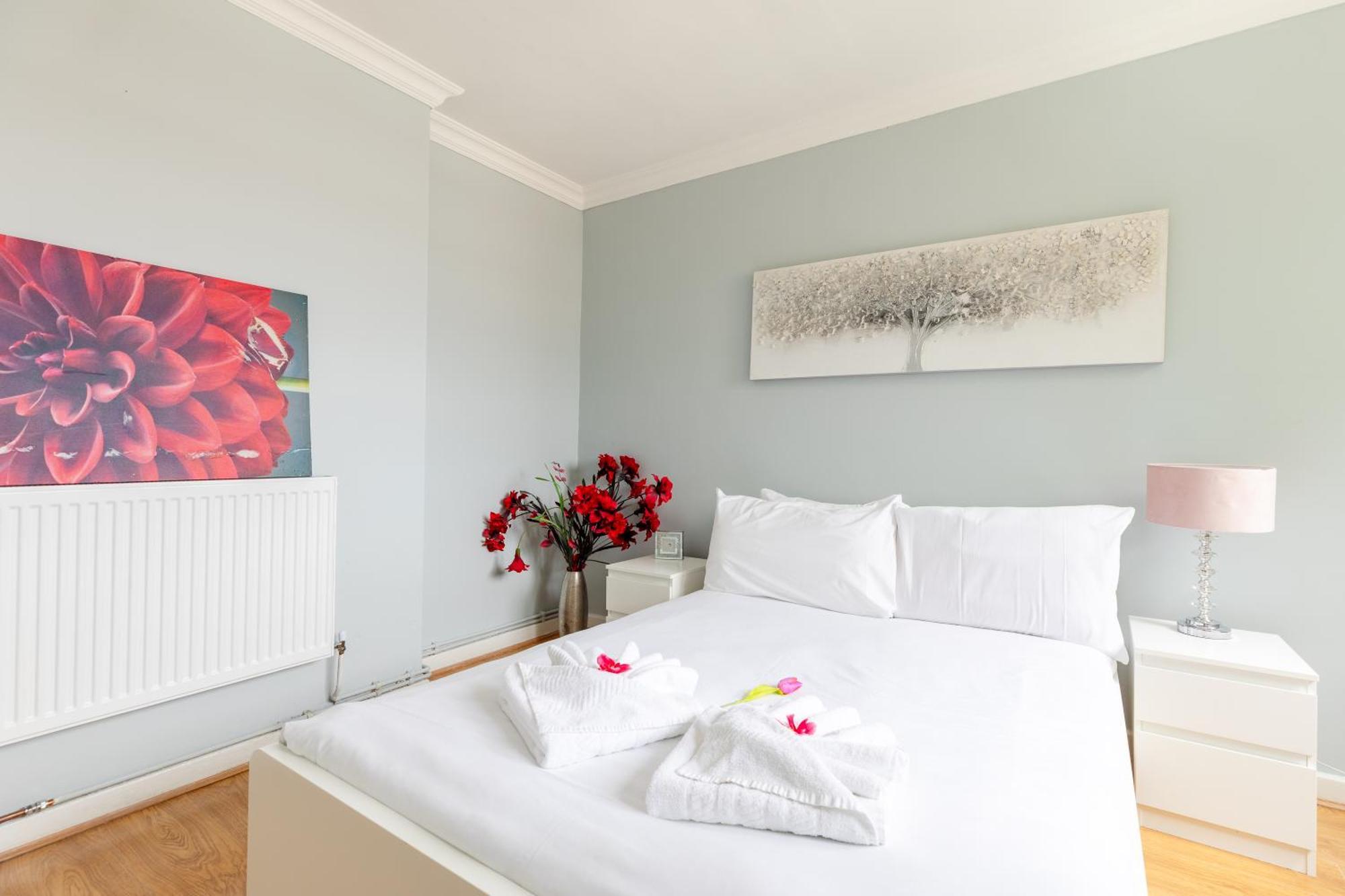 Cosy 3 Bed Flat Ideal For Trips To Лондон Екстериор снимка