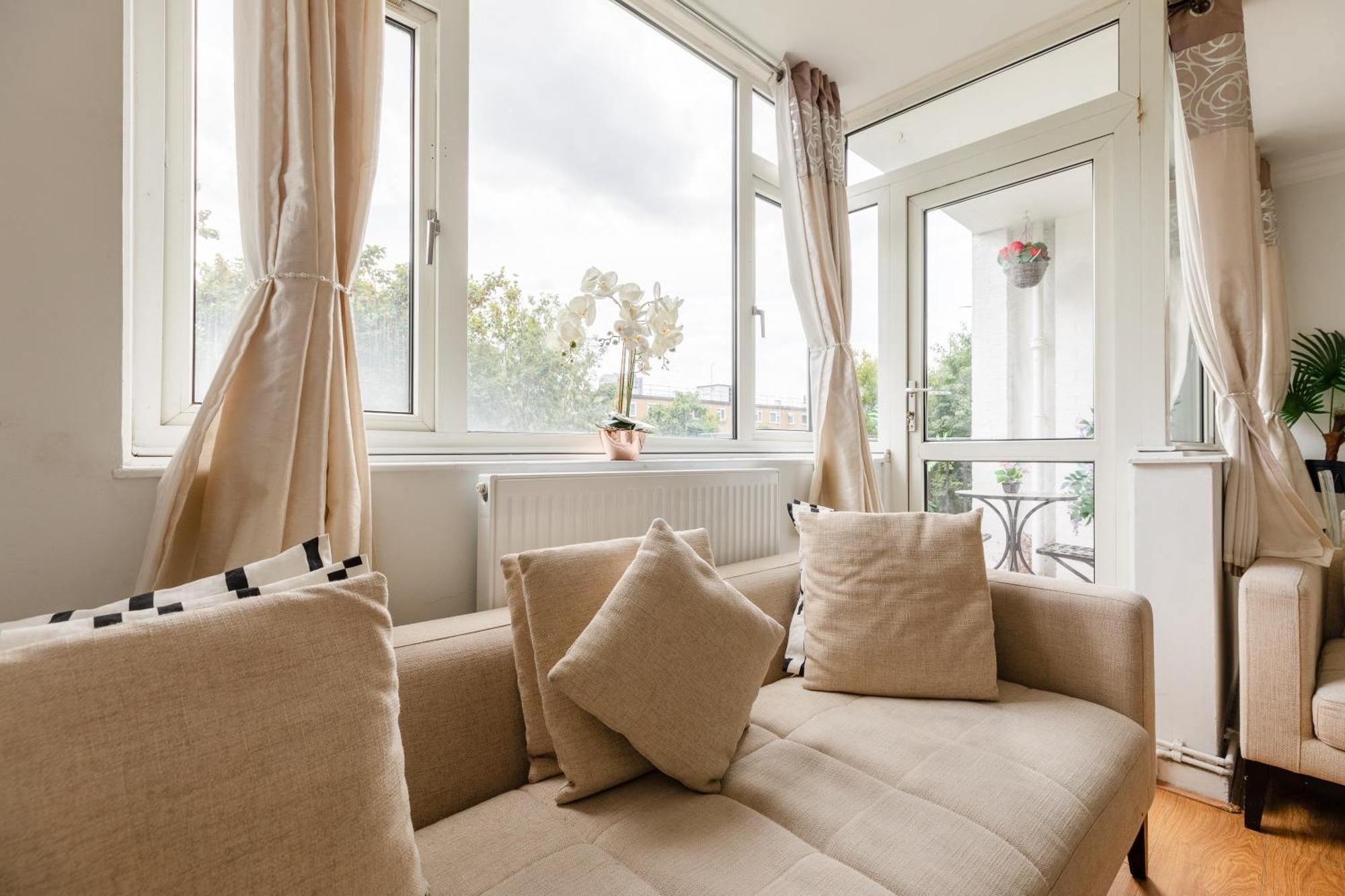 Cosy 3 Bed Flat Ideal For Trips To Лондон Екстериор снимка